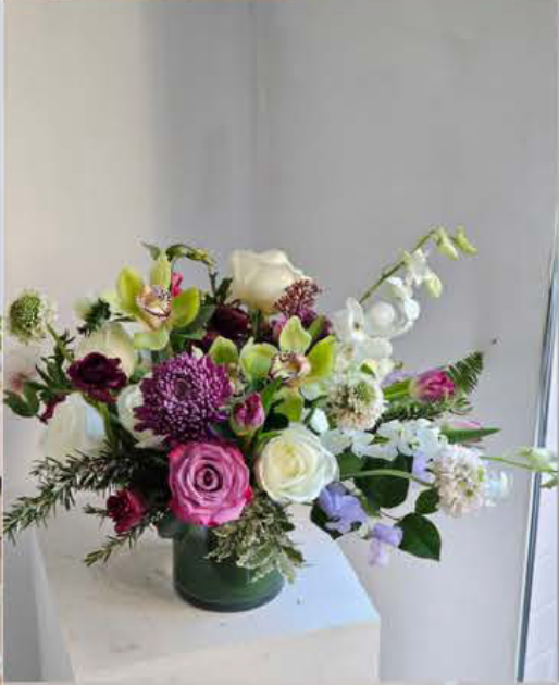 Seasonal Mix 5 Floral Arrangement - $250